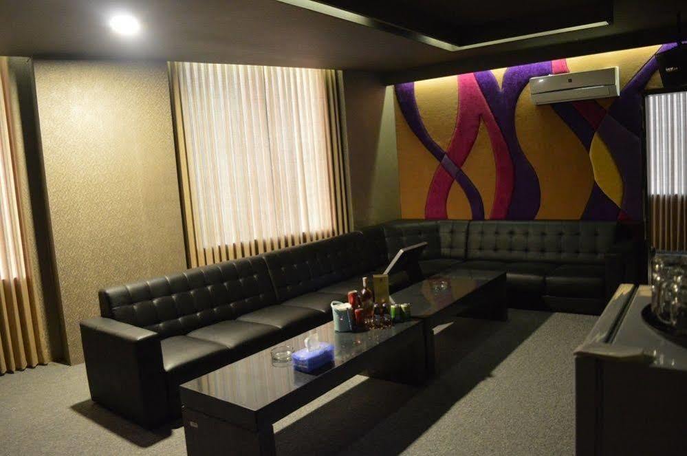 Studio Inn And Suites 세마랑 외부 사진